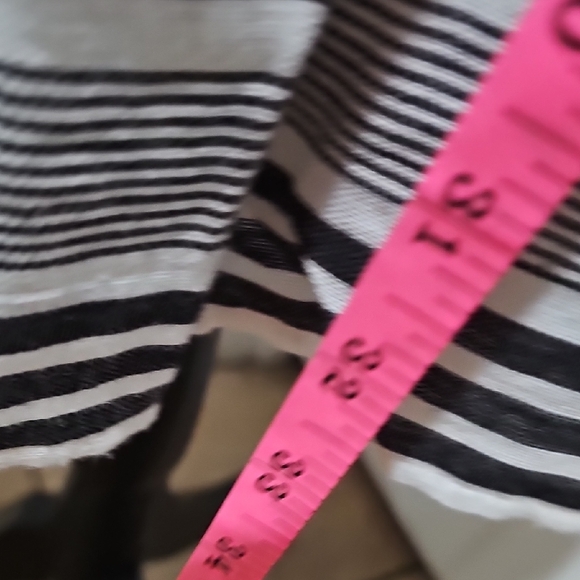 White and Black Sleeveless Dress - Picture 8 of 8